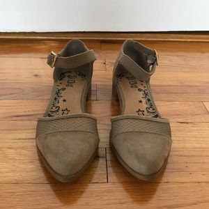 Comfortable Suede Taupe Flats!